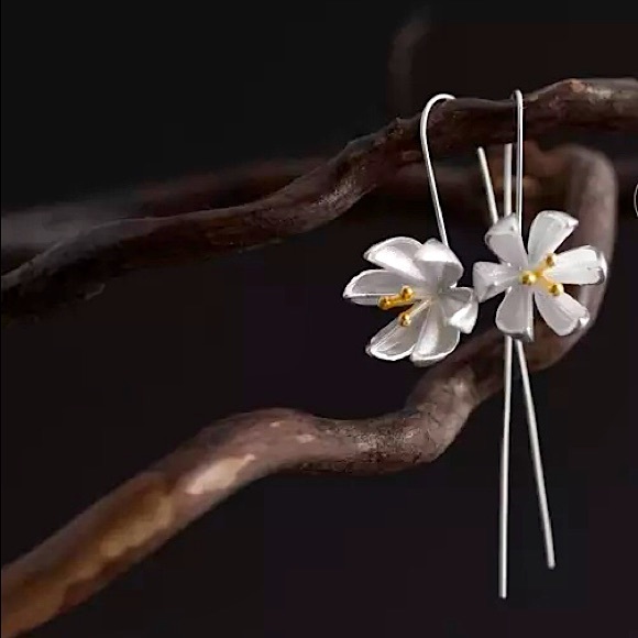 Oriental Blossom Floral Unique Silver/Gold Earring - Picture 3 of 12